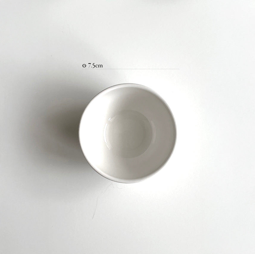 Baekja-Becher aus weißem Porzellan, Ansicht von oben, Ø 7,5 cm