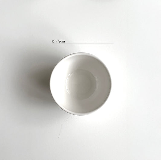 Baekja-Becher aus weißem Porzellan, Ansicht von oben, Ø 7,5 cm